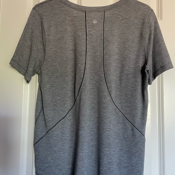 Lululemon Gray Top, exercise, workout: size 8 - Picture 3 of 4